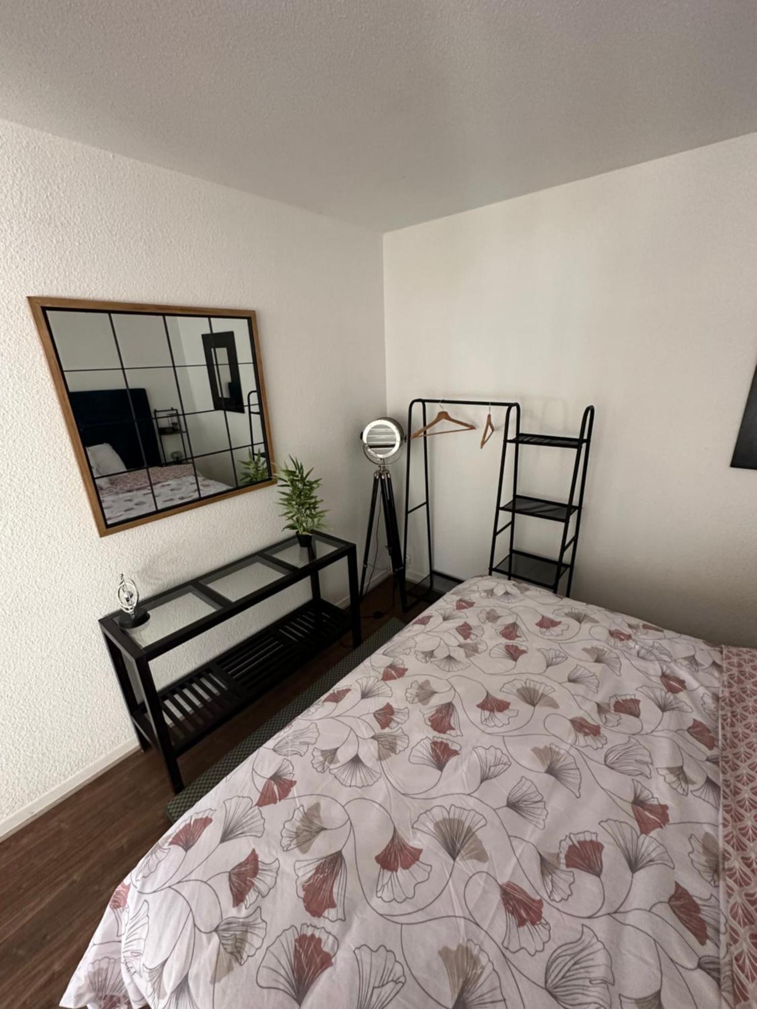 Studio Elegant A Cergy Bagian luar foto