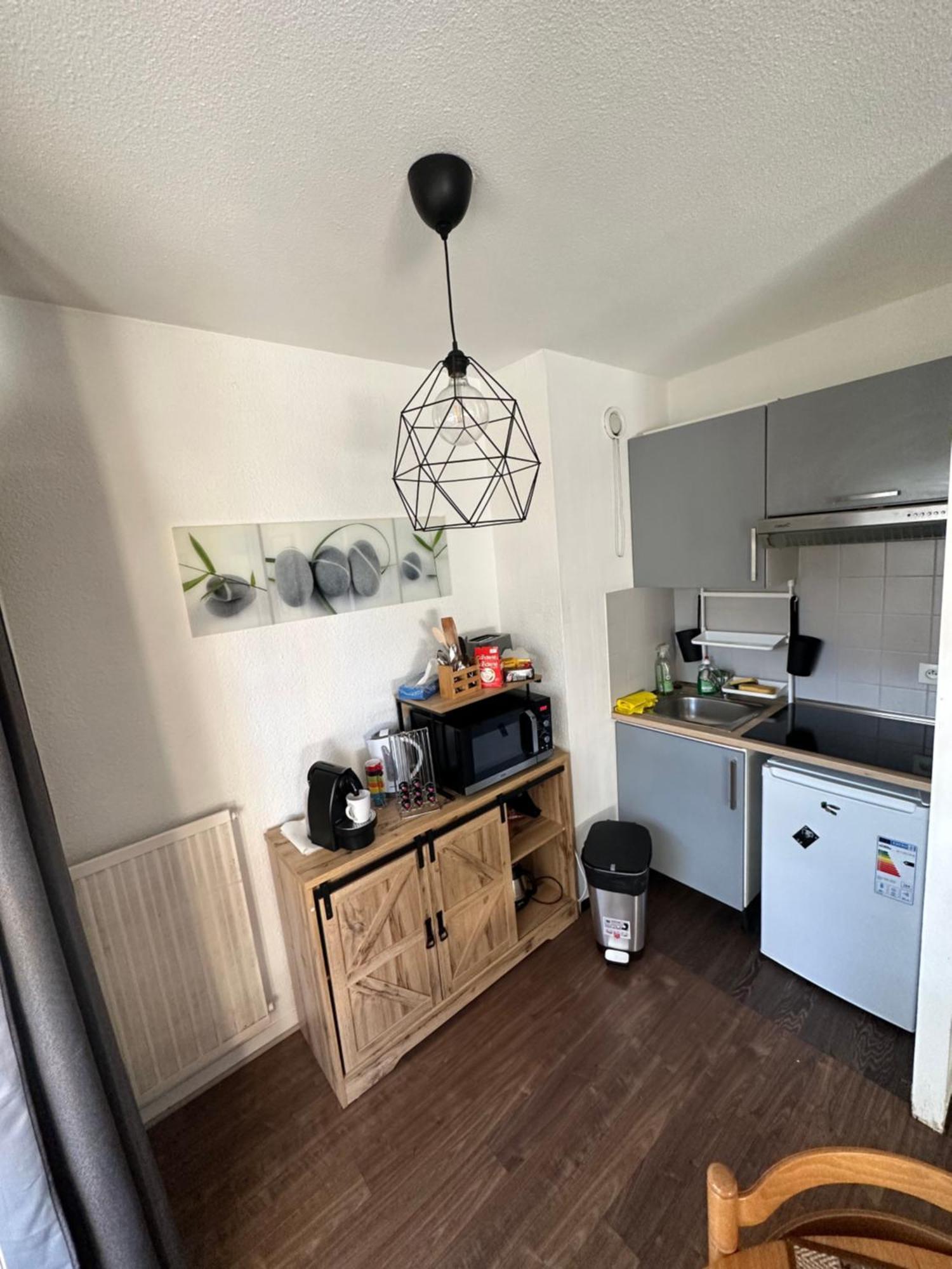 Studio Elegant A Cergy Bagian luar foto