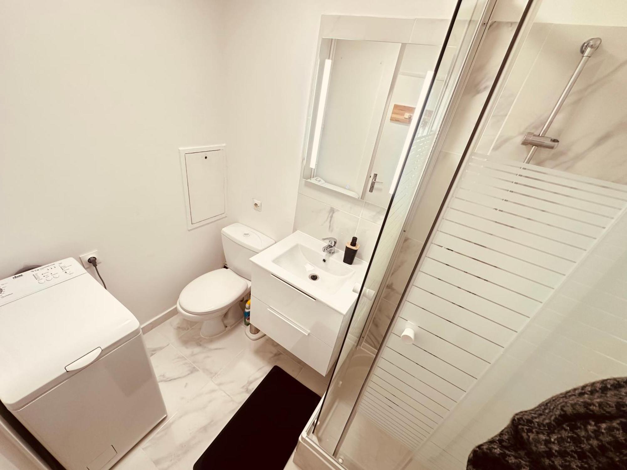 Studio Elegant A Cergy Bagian luar foto